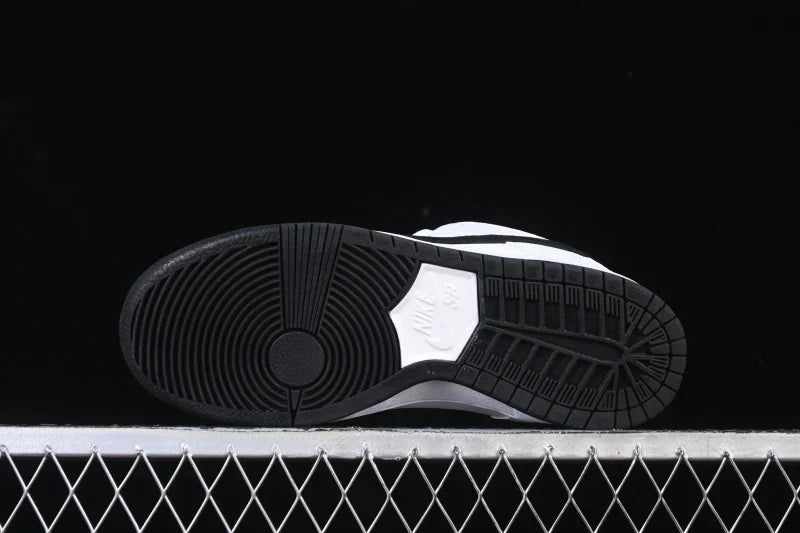 Nike SB Dunk Low "All White & Black"