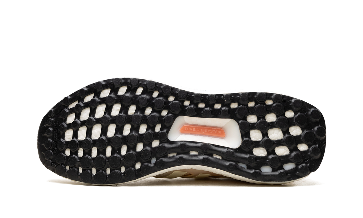 ULTRABOOST 1.0 WMNS "Ecru Tint / Semi Coral Fusion" HQ4208