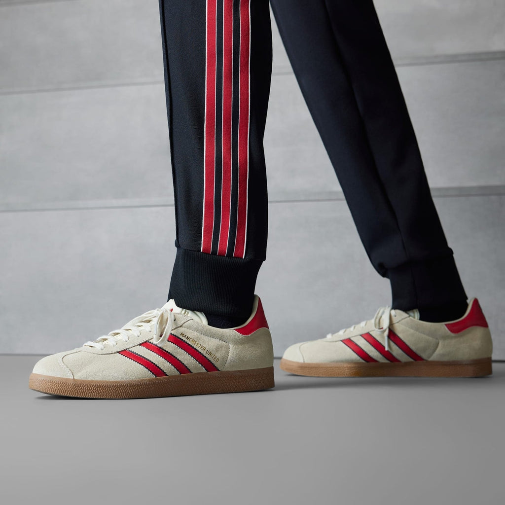 JS3040 Manchester United adidas Originals Gazelle Terrace Cream White Red (Men's