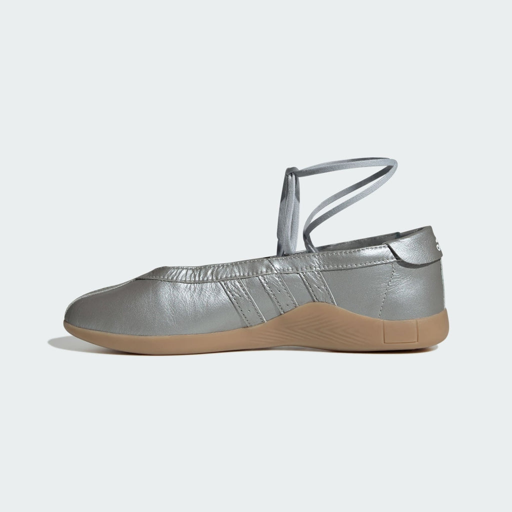 JR7032 adidas Originals Taekwondo Mei Ballet Silver Metalli Silver Meta (Women's