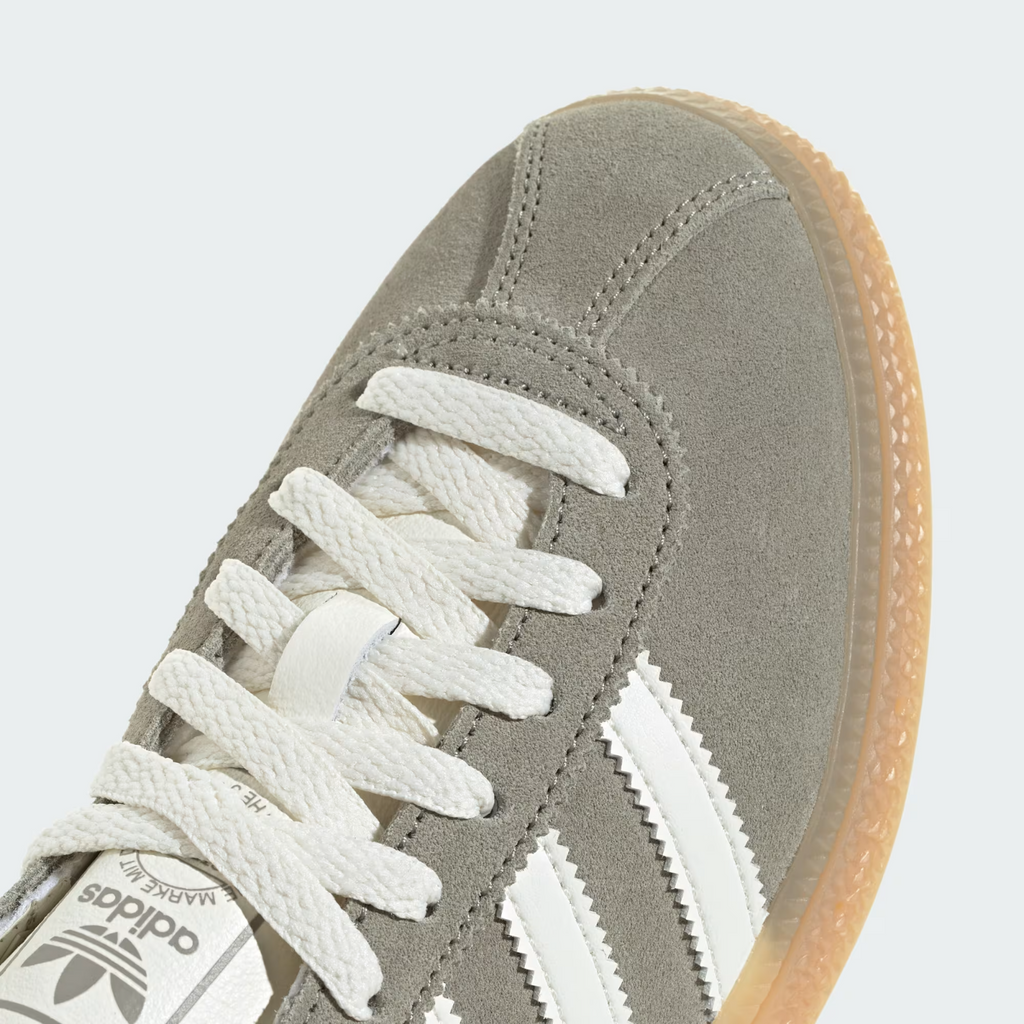 JS3990 adidas Originals Munchen Silver Pebble Off White Silver Metallic (Men's)