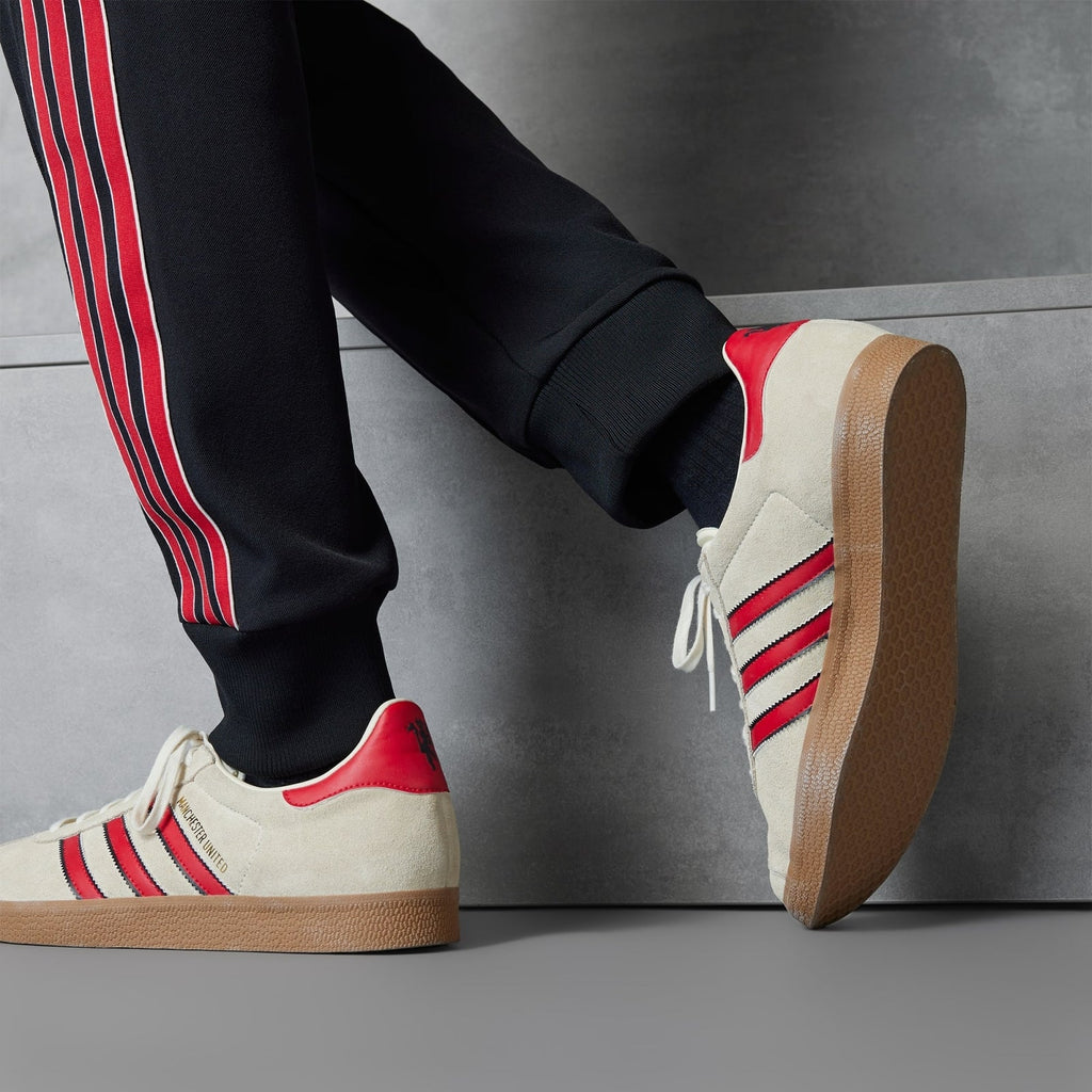 JS3040 Manchester United adidas Originals Gazelle Terrace Cream White Red (Men's