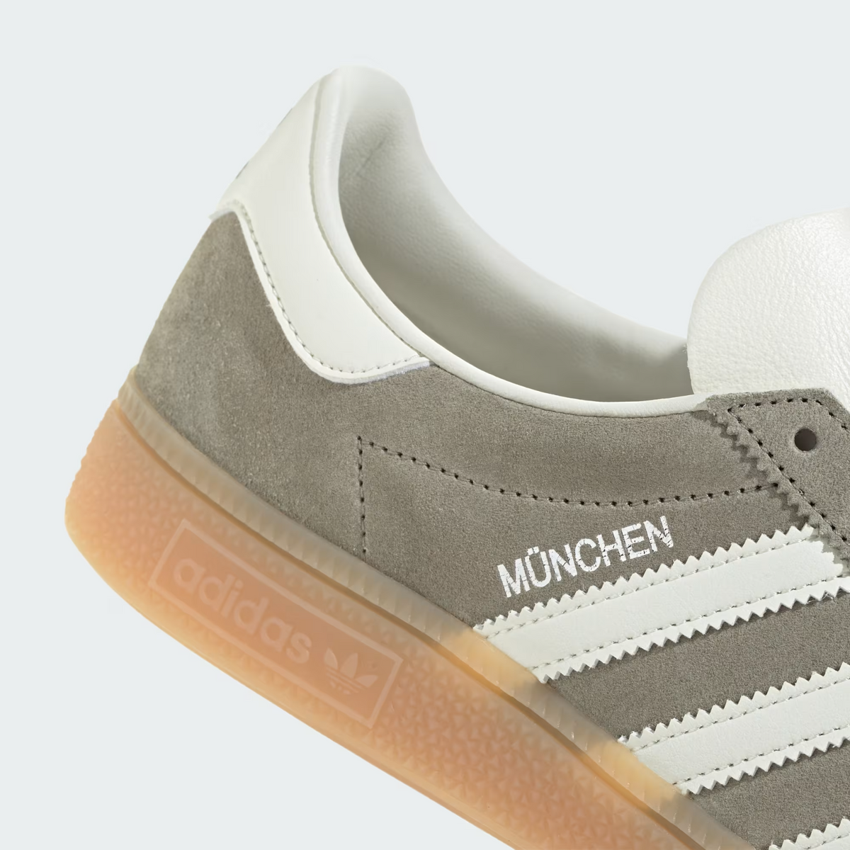 JS3990 adidas Originals Munchen Silver Pebble Off White Silver Metallic (Men's)