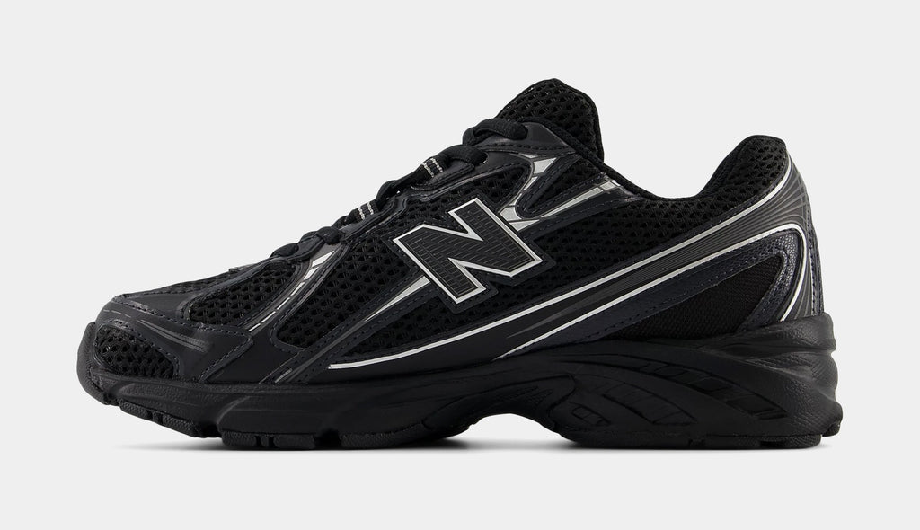 740 Mens Running Shoes (Black/Metallic Silver)