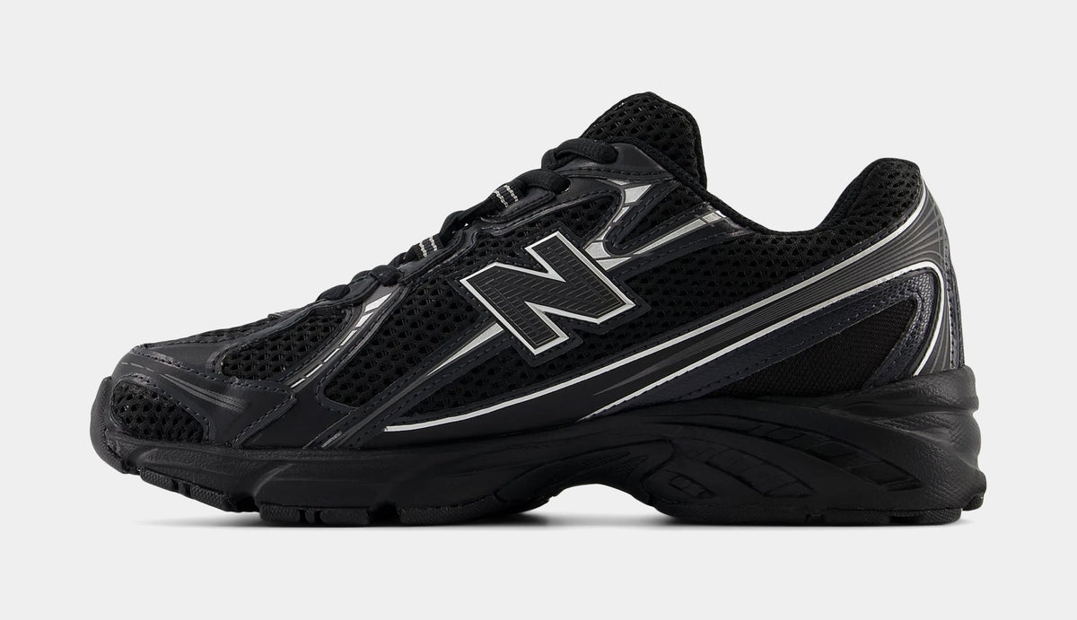 740 Mens Running Shoes (Black/Metallic Silver)