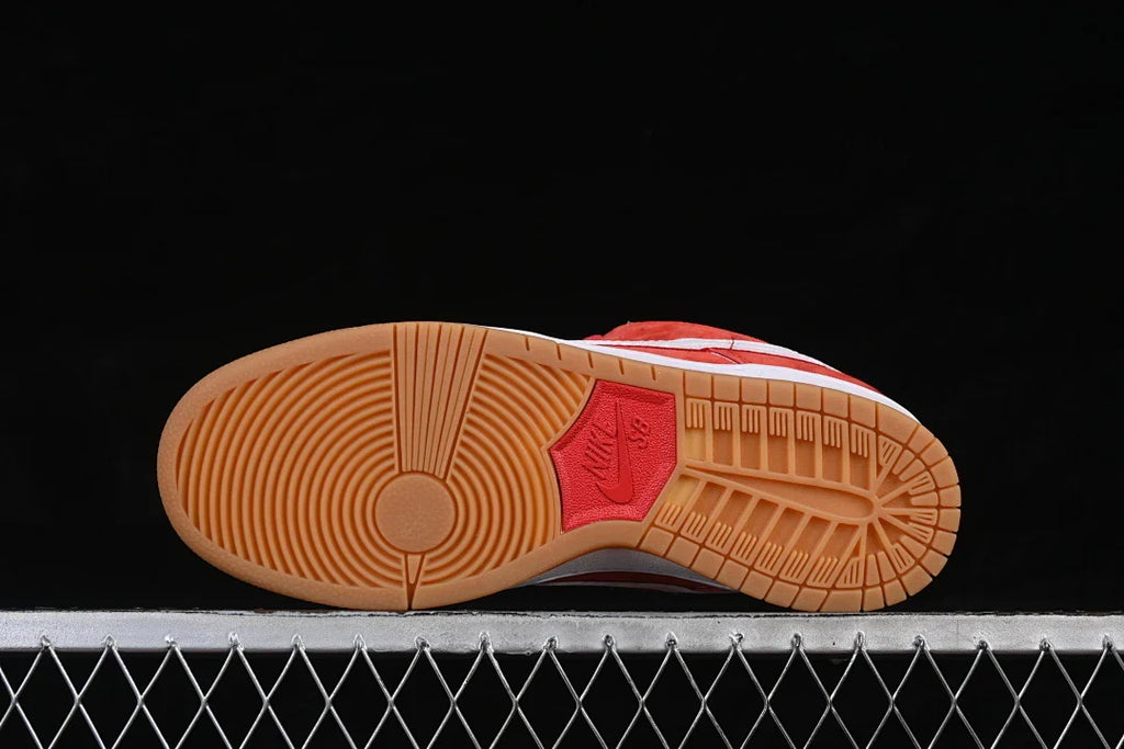 Nike SB Dunk Low "University Red/Gum"