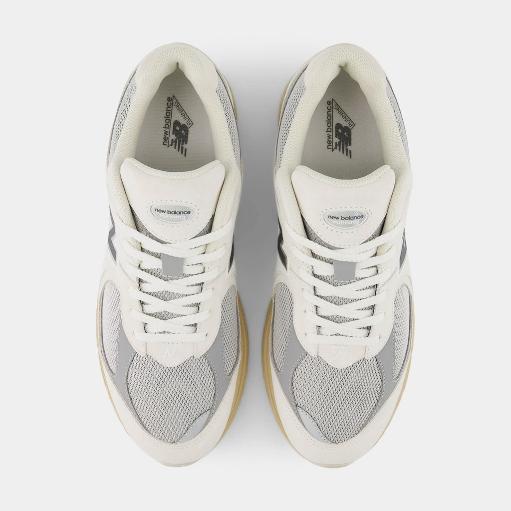 2002R Mens Running Shoes (White/Beige)