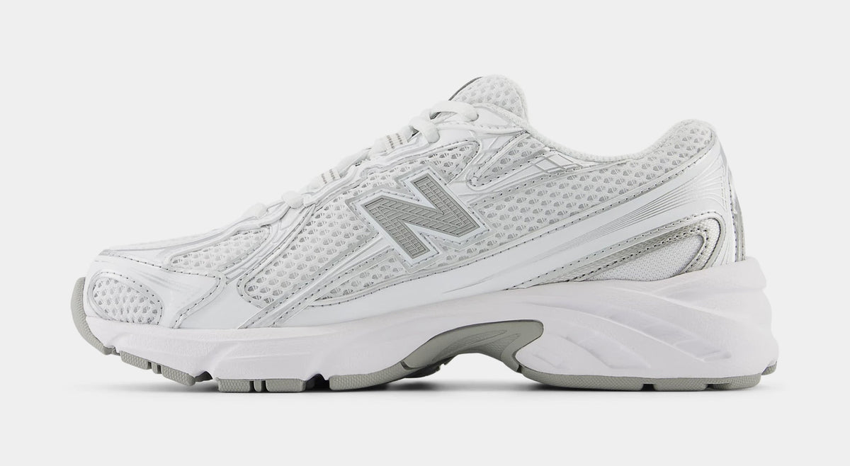 740 Grade School Running Shoes (Silver Metallic/White)