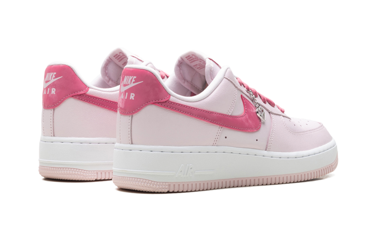 Air Force 1 Low WMNS "Valentine's Day (2026)" IO8755 600