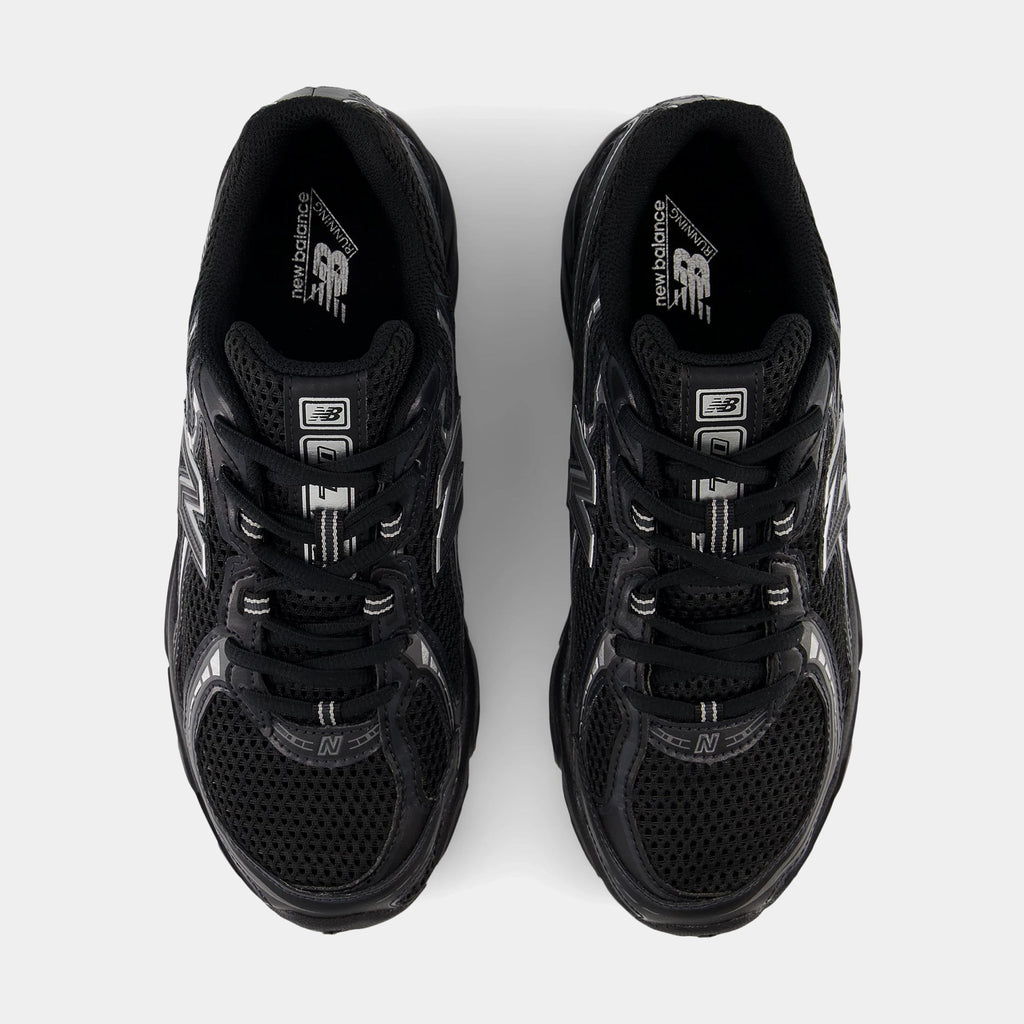 740 Mens Running Shoes (Black/Metallic Silver)