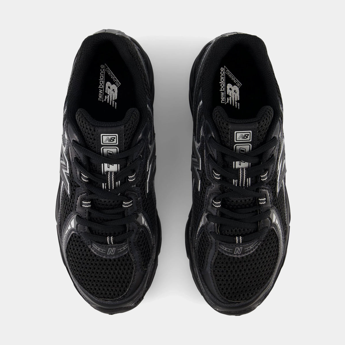 740 Mens Running Shoes (Black/Metallic Silver)