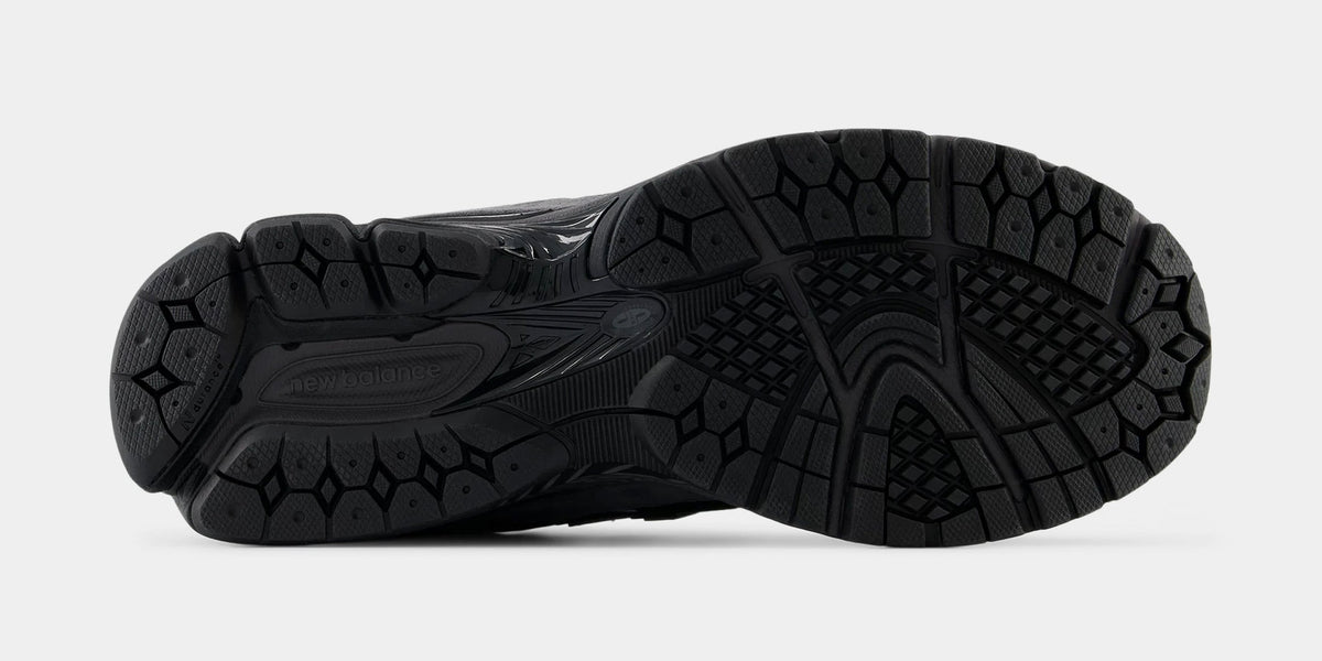 2002R Mens Running Shoes (Black/Dark Grey)