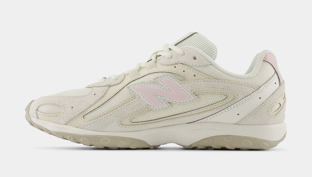 204L Womens Running Shoes (Sea Salt Pink)