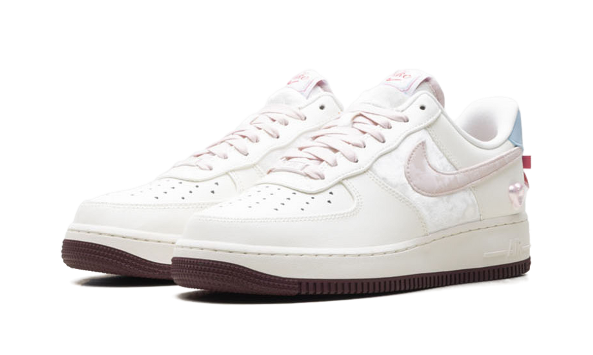 Nike Air Force 1 WMNS "Valentine's Day (2026)" IQ4937 161